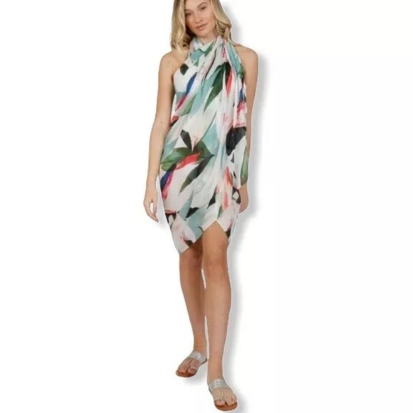 Subtle luxury Pool to Party Cover Up - Picture 4 of 5